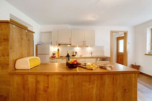 Refrigerador, horno, parrilla de estufa y lavavajillas 