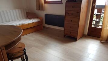 1 bedroom, iron/ironing board, bed sheets