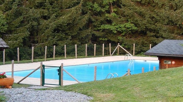 A heated pool - Apartment 'Studio Bettex Pierre Platte' with Mountain View, Private Pool and Balcony (Saint-Gervais-les-Bains)