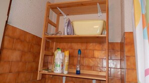 Shower, hair dryer, towels - Apartment 'Studio Bettex Pierre Platte' with Mountain View, Private Pool and Balcony (Saint-Gervais-les-Bains)