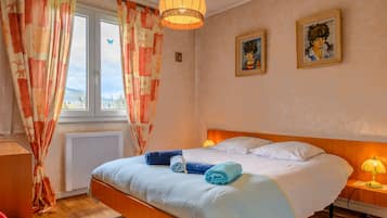 2 slaapkamers, een strijkplank/strijkijzer, gratis wifi, beddengoed