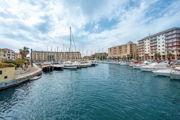 A marina with boats docked, buildings along the waterfront, and a clear sky. - Apartment 'Frontemare' with Sea View, Wi-Fi and Air Conditioning (Savona)