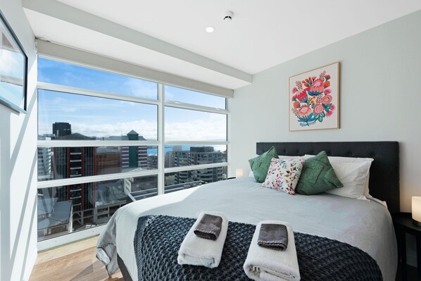 2 soverom, skrivebord, strykejern/-brett og wi-fi (inkludert)