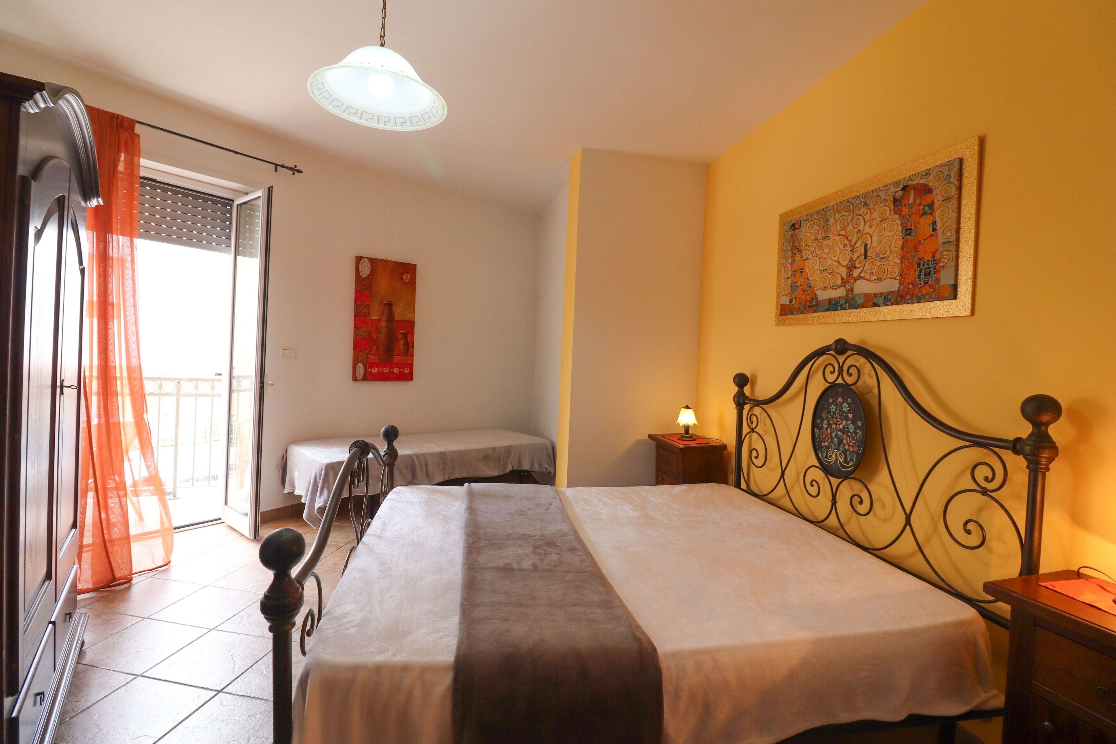 2 bedrooms, iron/ironing board, free WiFi, bed sheets