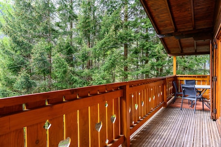 Outdoor dining. Quiet chalet in the mountains 'Les Airelles' with Private Terrace and Wi-Fi