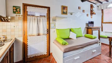 1 bedroom, bed sheets