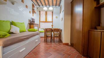 1 bedroom, bed sheets