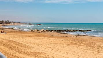 Una spiaggia nelle vicinanze