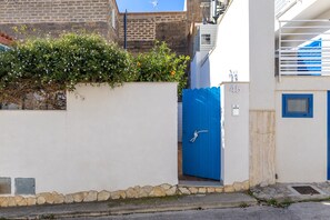 Property grounds - Apartment 'Suite Fiocco' with Outdoor Whirlpool, Terrace, Wi-Fi and Air Conditioning (Marina di Ragusa)