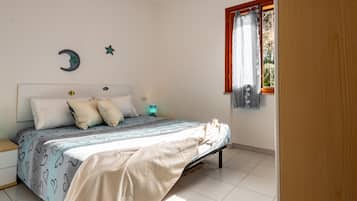 1 bedroom, bed sheets