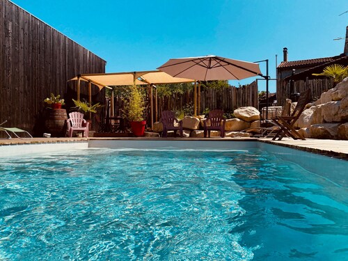 Studio 'La Salamandre Enchantée' avec piscine partagée, terrasse privée et Wi-Fi