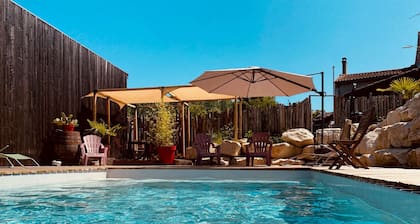 Studio 'La Salamandre Enchantée' avec piscine partagée, terrasse privée et Wi-Fi