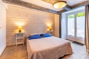 2 chambres, fer et planche à repasser, Wi-Fi gratuit, draps fournis