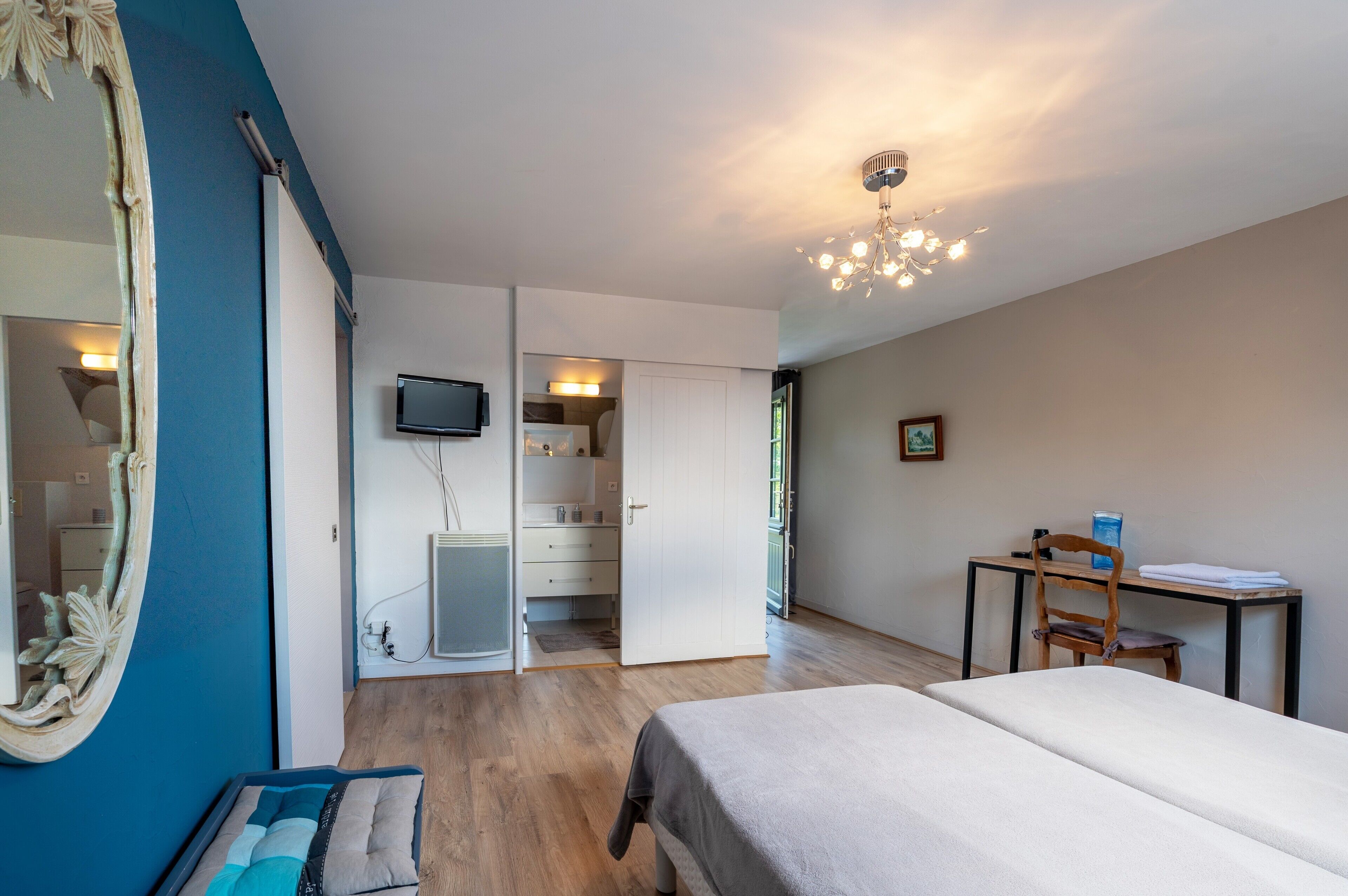 2 chambres, fer et planche à repasser, Wi-Fi gratuit, draps fournis