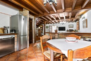 Dining - Holiday Home 'Casa De Aldea La Venta Los Probes' with Mountain Views, Terrace & Wi-Fi (Llanes)