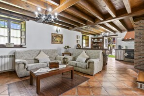 TV, fireplace, DVD player