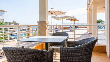 屋外ダイニングエリア