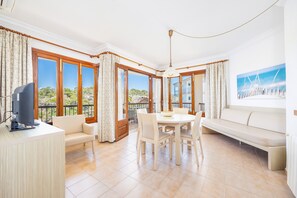 TV - Apartment 'Vista Al Mar Y Vista Puerto' with Sea View, Wi-Fi and Air Conditioning (Cala Figuera)