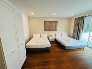 5 bedrooms, iron/ironing board, WiFi, bed sheets