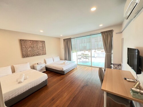 Nicely designed, serene and close to popular eateries and places of interest.