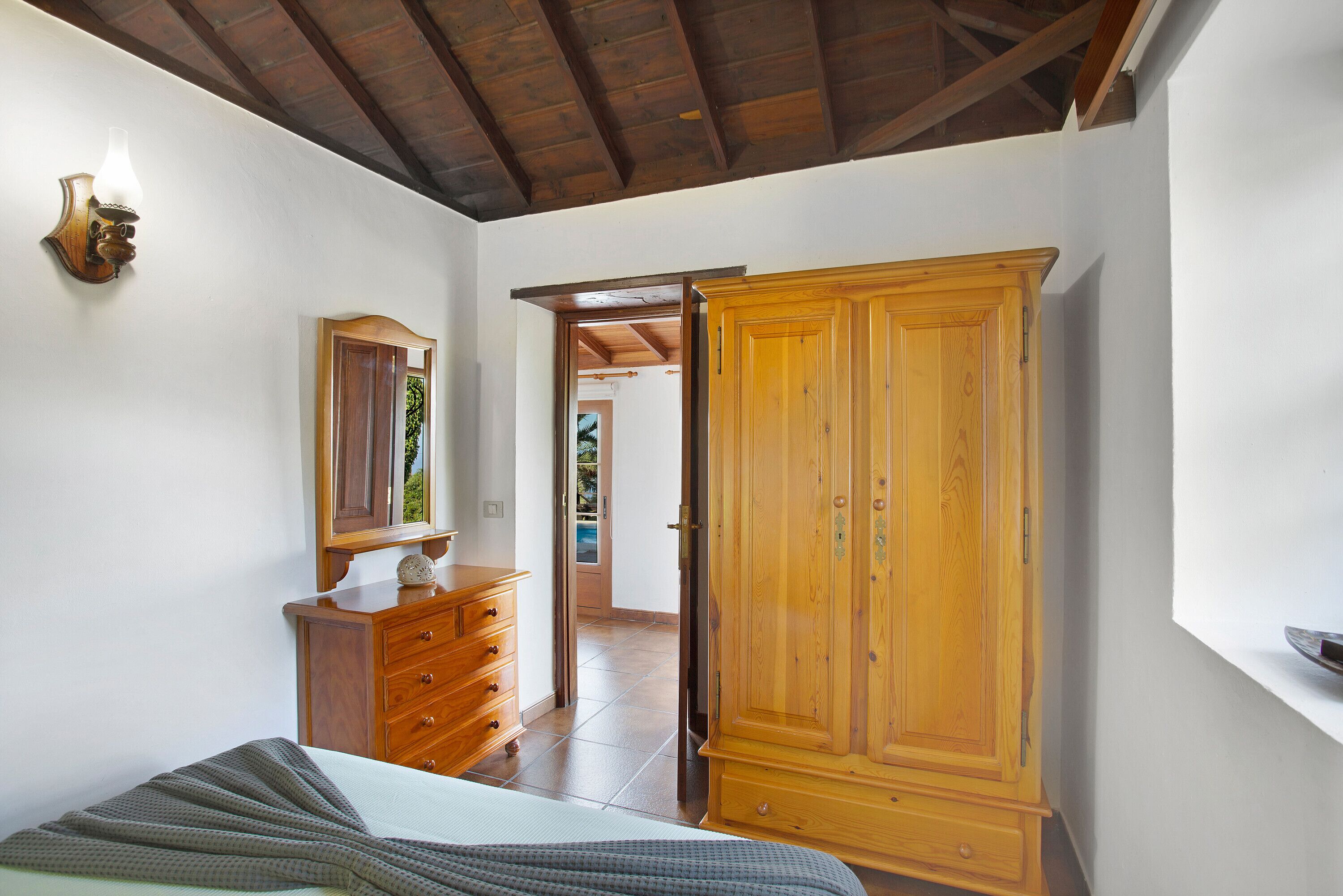 1 soverom, strykejern/-brett, wi-fi (inkludert) og sengetøy