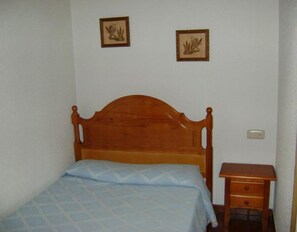 3 bedrooms, bed sheets