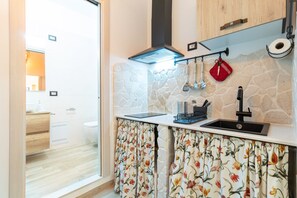Shower, hair dryer, towels - Apartment 'La Dimora In Città' with Wi-Fi and Air Conditioning (Bari)