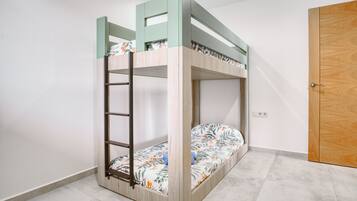 3 bedrooms, free WiFi, bed sheets