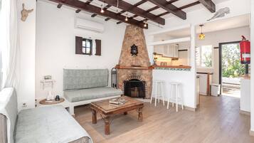 Tv, pejs, dvd-afspiller, stereoanlæg