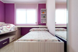 3 chambres, fer et planche à repasser, Wi-Fi gratuit, draps fournis