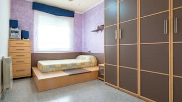 3 bedrooms, iron/ironing board, free WiFi, bed sheets