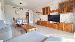 Télévision, chaîne hi-fi