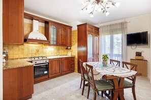 Kühlschrank, Ofen, Herdplatte, Geschirrspüler