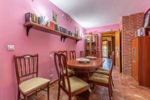 Dining - Holiday Home 'Posada Paraso Iris' with Mountain View, Private Garden and Wi-Fi (Isla)