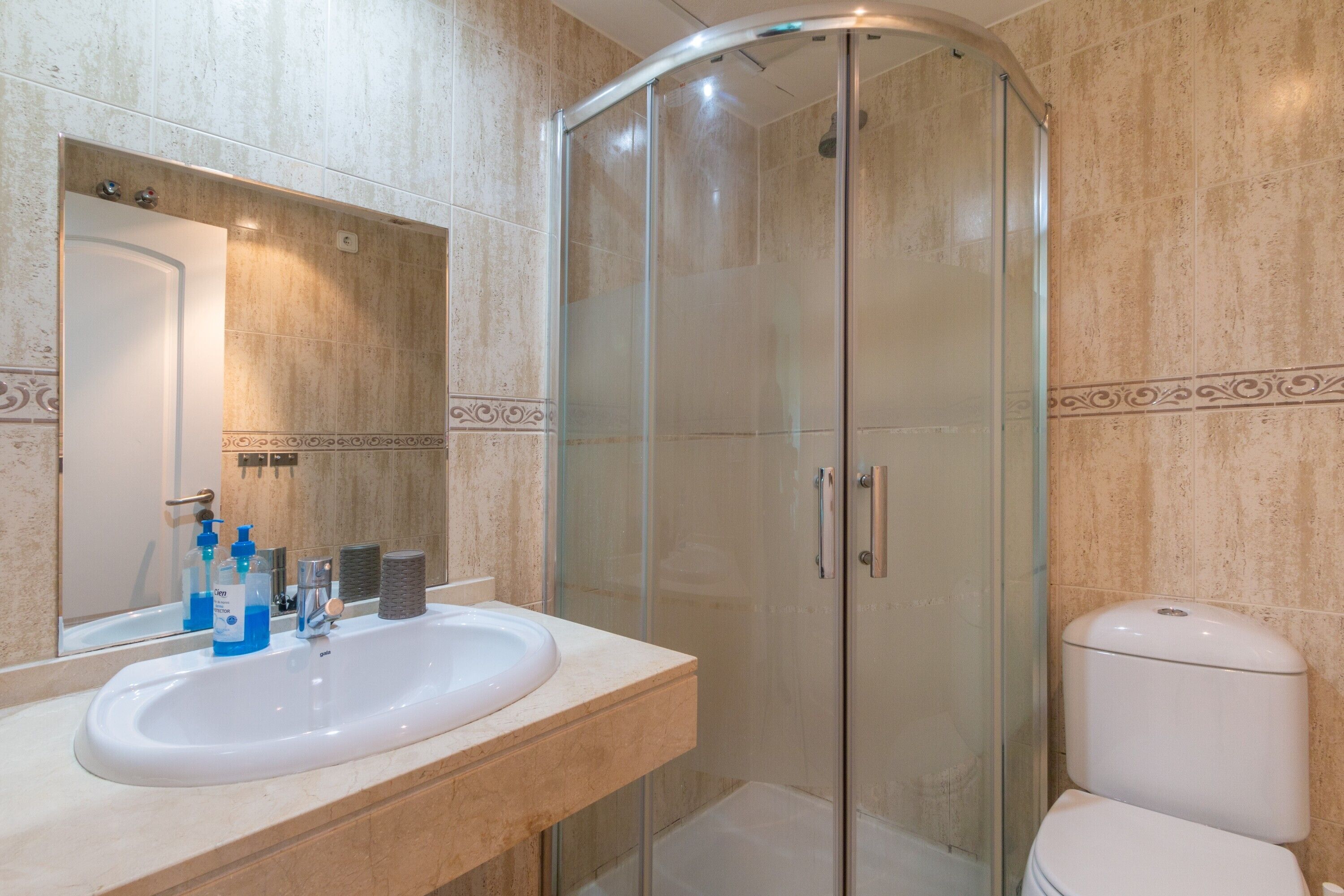 Shower, towels