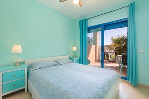 2 bedrooms, free WiFi, bed sheets - Apartment 'Duquesa Suites Golf and Gardens' with Shared Pool, Wi-Fi and Air Conditioning (Manilva)