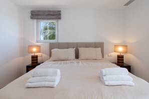 3 bedrooms, iron/ironing board, free WiFi, bed sheets - Holiday Home 'Townhouse El Naranjal' with Sea View, Wi-Fi and Air Conditioning (Marbella)