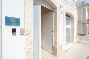Exterior detail - Apartment 'Borgo Giulia Siracusa' with Private Terrace, Wi-Fi and Air Conditioning (Siracusa)