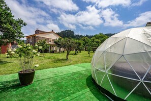 Property grounds - Holiday Home 'La Casuca Del Músico' with Mountain Views, Private Pool and Wi-Fi (Novales)