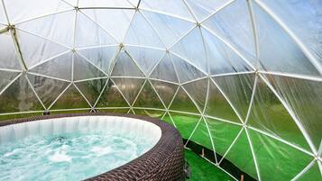 Indoor spabad