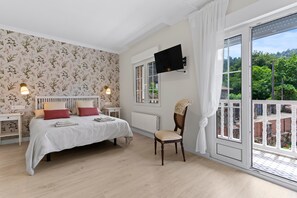 5 chambres, accès au Wi-Fi (inclus), literie fournie