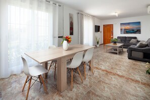 Dining - Apartment 'Sol Mediterráneo' with Shared Terrace, Wi-Fi and Air Conditioning (Algarrobo Costa)