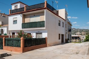 Exterior - Apartment 'Sol Mediterráneo' with Shared Terrace, Wi-Fi and Air Conditioning (Algarrobo Costa)
