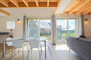 Interior - Holiday Home 'Gite Des Hauts Grève - Proche Mer' with Shared Terrace, Shared Garden and Wi-Fi (Saint-Michel-en-Grève)