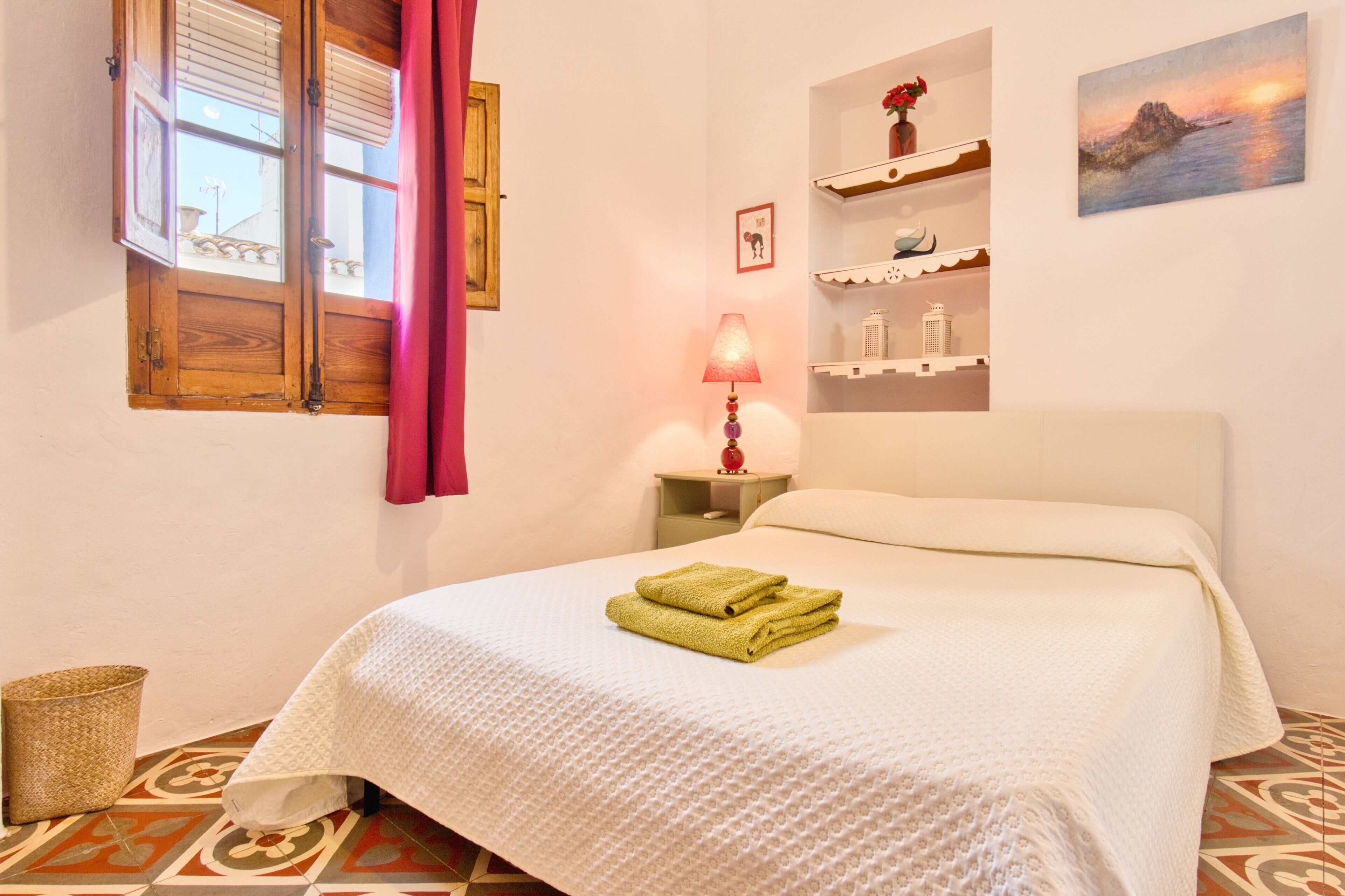 3 chambres, fer et planche à repasser, Wi-Fi gratuit, draps fournis