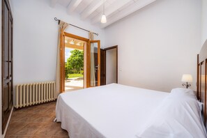2 bedrooms, free WiFi, bed sheets - Apartment 'Sa Vaquera' with Mountain Views, Shared Pool and Wi-Fi (Illes Balears)