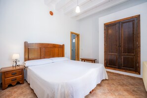 2 bedrooms, free WiFi, bed sheets - Apartment 'Sa Vaquera' with Mountain Views, Shared Pool and Wi-Fi (Illes Balears)