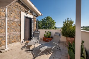 Terrace/patio - Holiday Home 'Dimora Della Dogana' with Private Terrace, Wi-Fi and Air Conditioning (Pescia Romana)