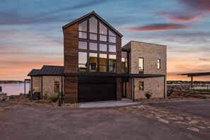 Exterior - PK Paradise | Brand new home! | Sleeps 17 w game room (Graford)