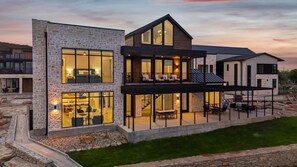 Exterior - PK Paradise | Brand new home! | Sleeps 17 w game room (Graford)